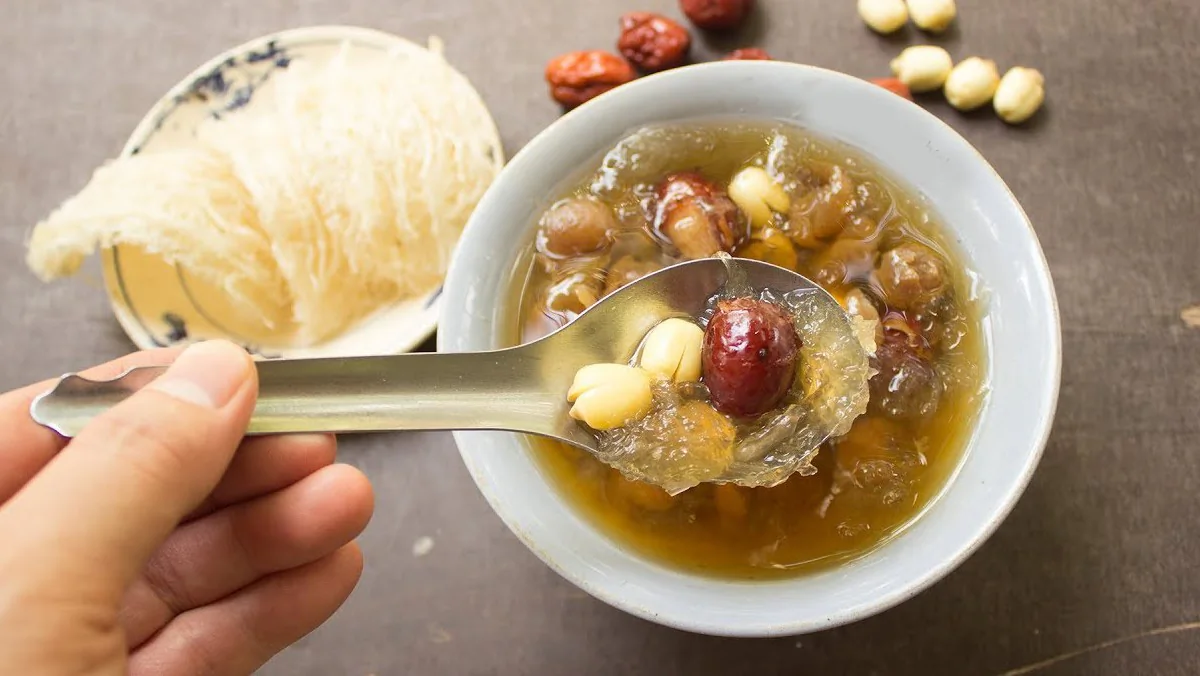 chưng tổ yến với đường phèn hạt sen