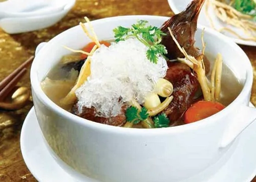 chưng tổ yến với thuốc bắc