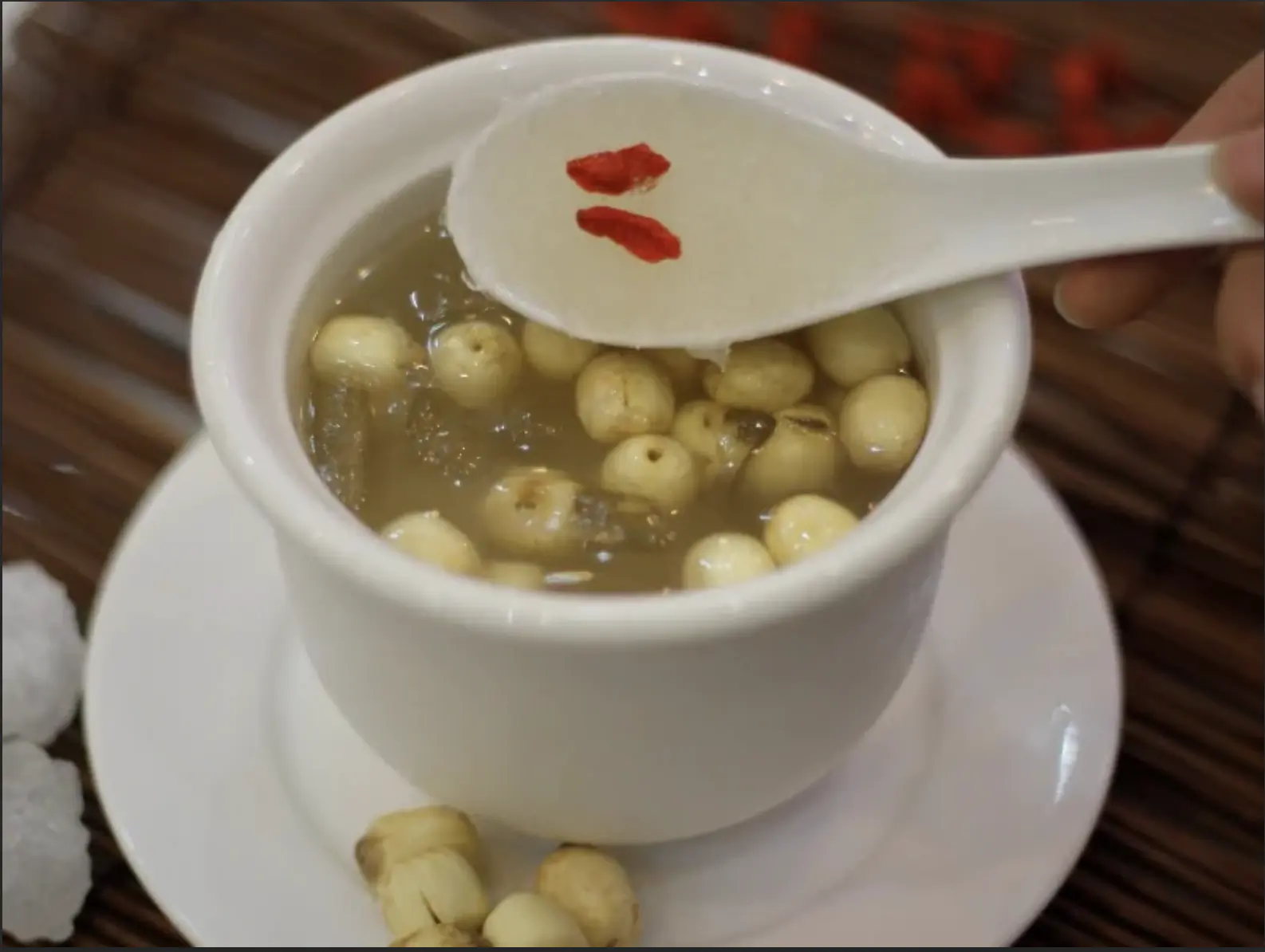 chè hạt sen tổ yến