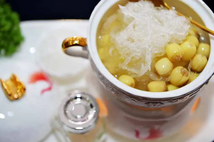 hướng dẫn nấu chè hạt sen với tổ yến