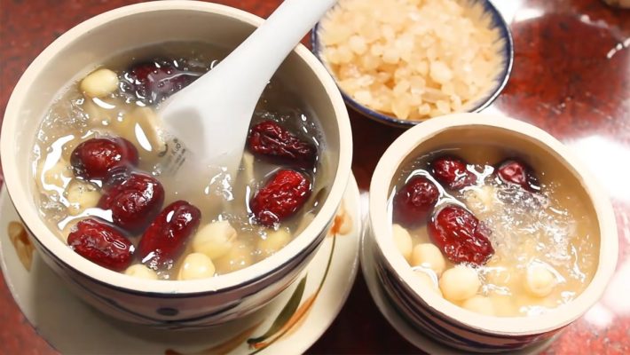 yến chưng táo đỏ đường phèn hạt sen
