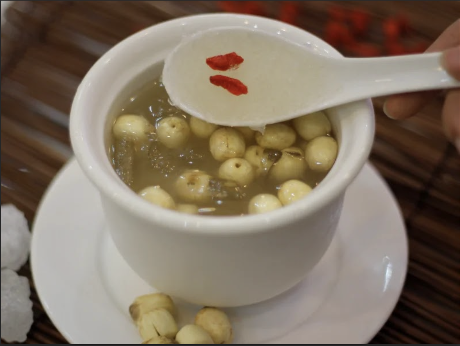 chè hạt sen tổ yến